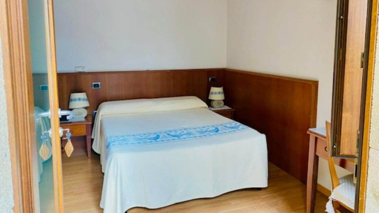Hotel Villa Canu Cabras Bagian luar foto
