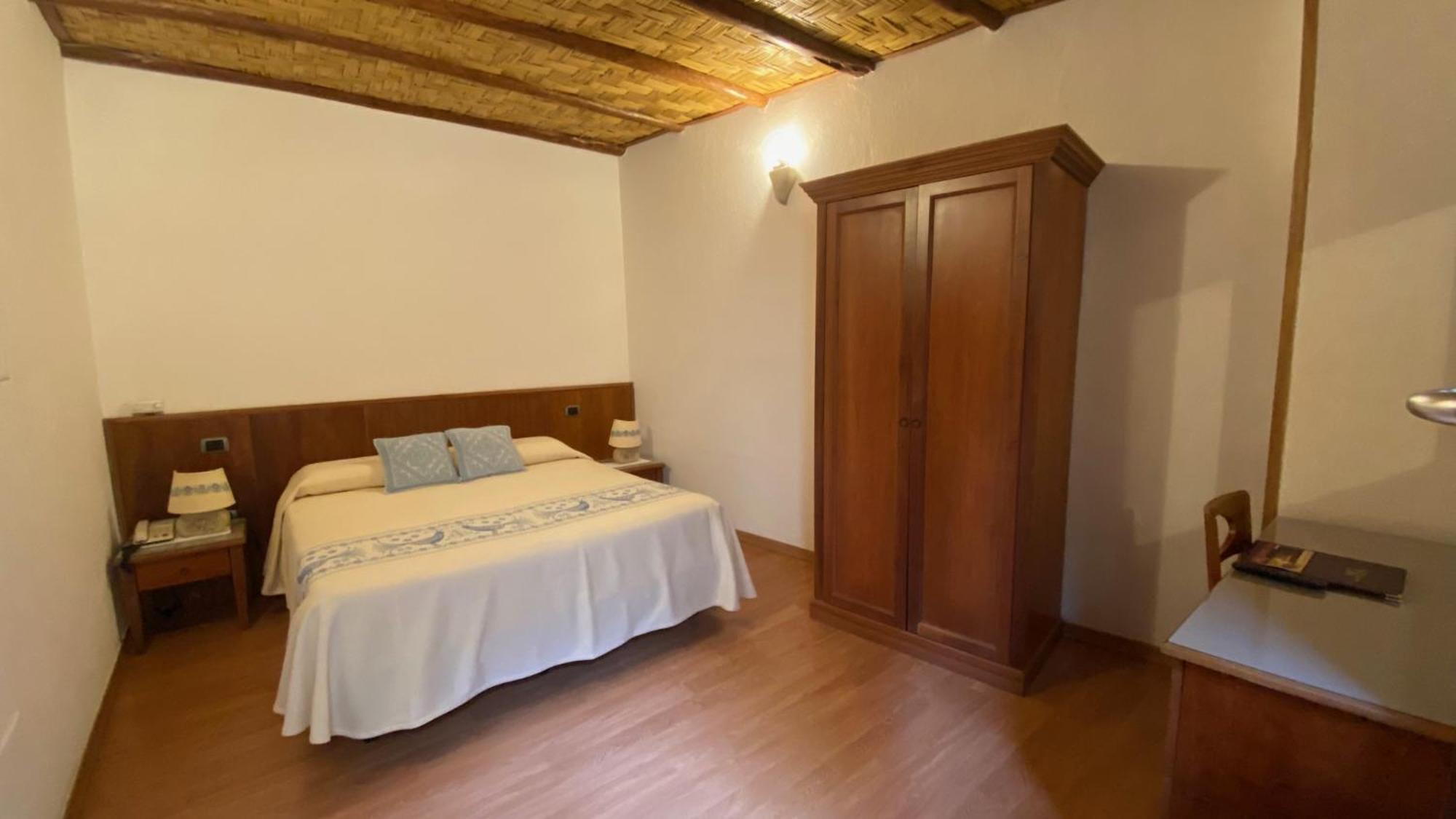 Hotel Villa Canu Cabras Bagian luar foto